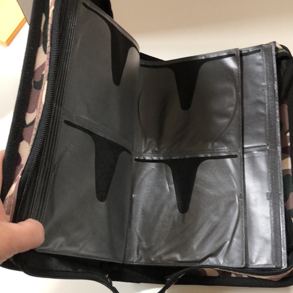 💥Host Pick💥 - Case for CDs or DVDs - Picture 8 of 16